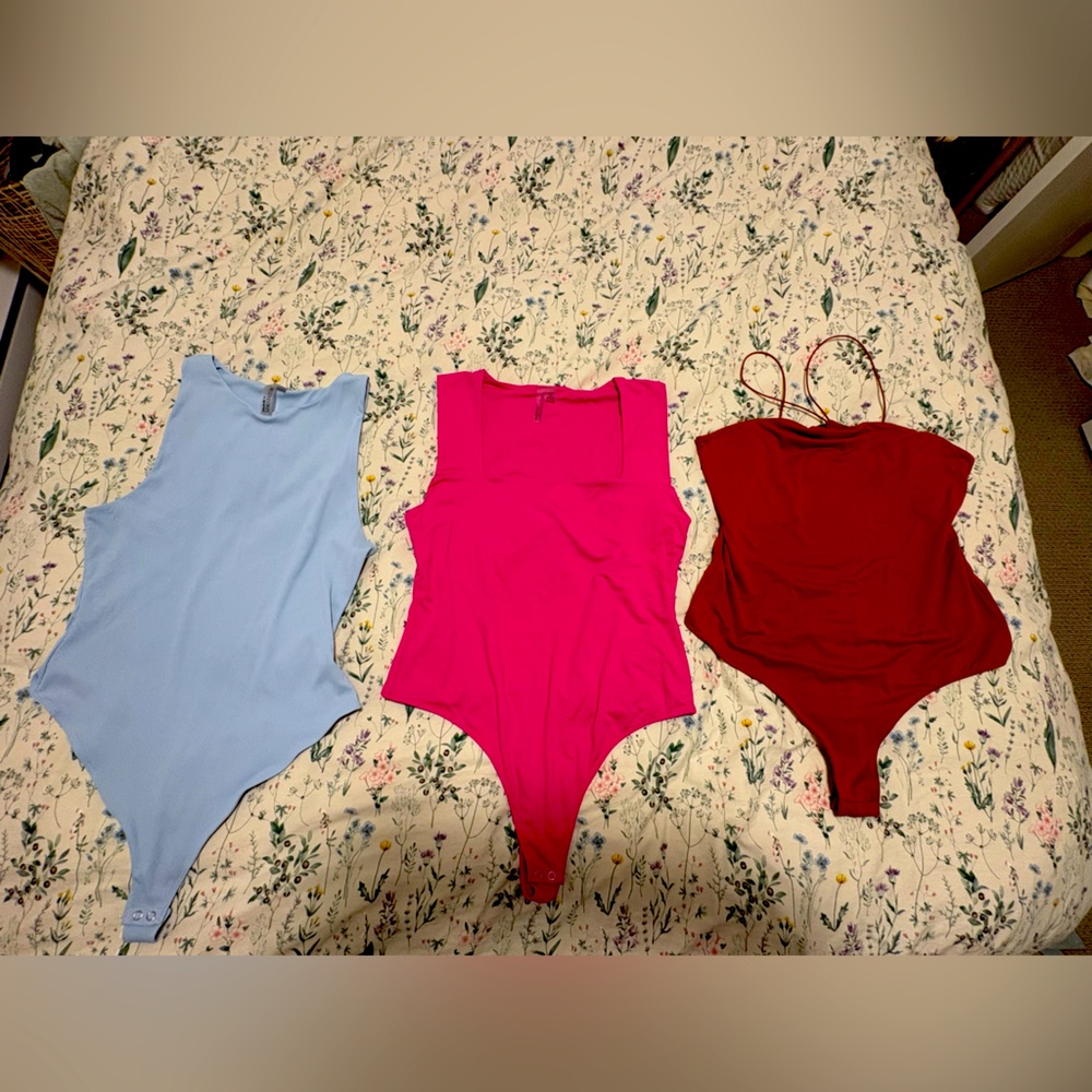 Set of three body suits